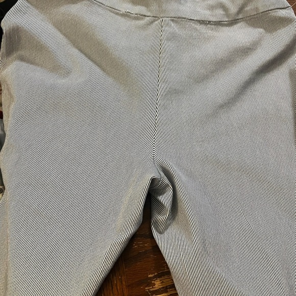 Stylish Gray Striped Pants - Picture 5 of 6